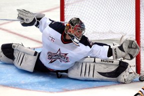 开云官方网页登录-中国足球国家队强化中后场防守协同机制，足球中后卫防守技巧一对一视频