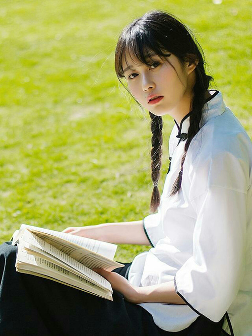 “高新体育中心:世界顶级武术选手齐聚,竞技与文化交织”